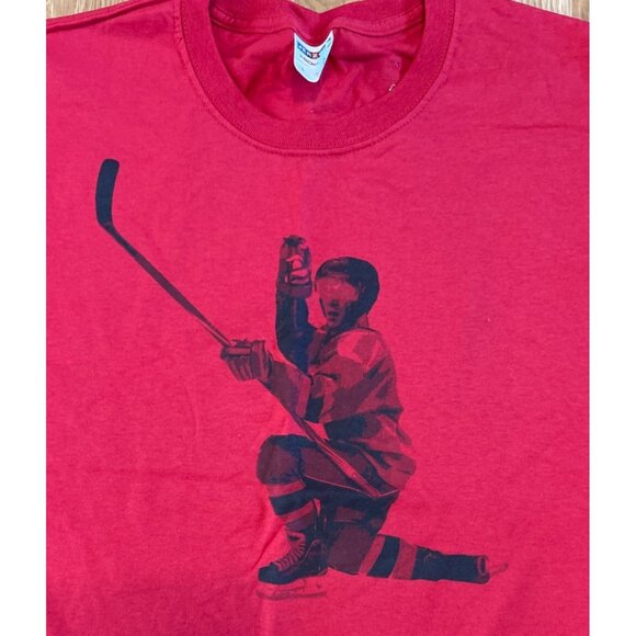 Budweiser Red Hockey Player Graphic T-Shirt By Jerzees L 100% Cotton - Picture 2 of 7